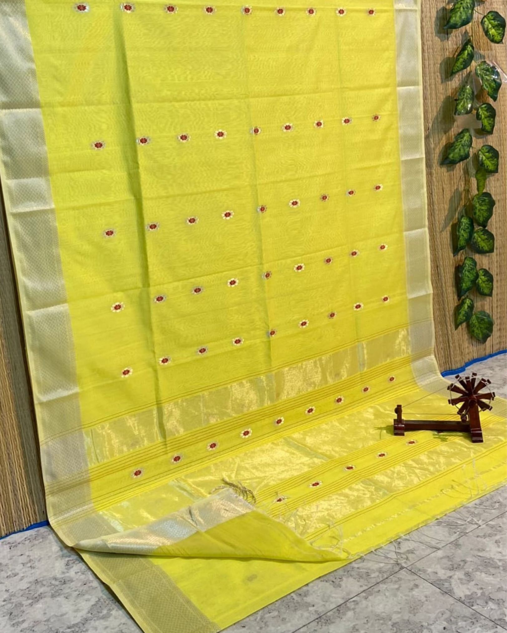 Pure Maheshwari Silk Saree Olive Yellow Color Handloom Handwoven Single Design Zari Border with Flower Buti Pallu and contrast blouse-9211
