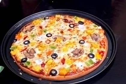 Veg Exotica Pizza __ Medium [8 Inches, Serves 1]