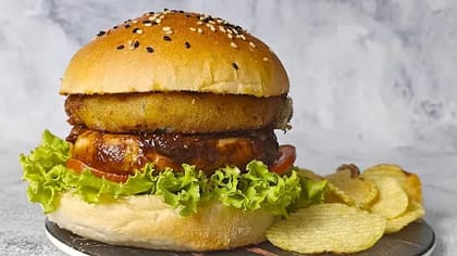 Amercian Cheesy Chicken Burger __ Reg Bun