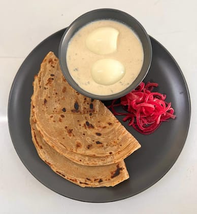 Malai Egg With Lachha Paratha And Onion Salad