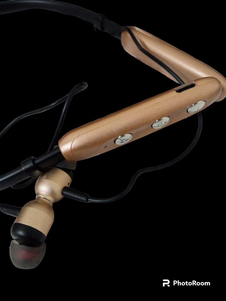 Bluetooth Neckband Earphone ,With Mic ,Earfit Design ,High Quality Sound And Calling , Upto 24 Hour Standby