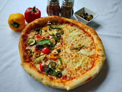Half & Half Veg Pizza __ 9 Inches,Margherita Pizza,Vegetariana Farm House Pizza