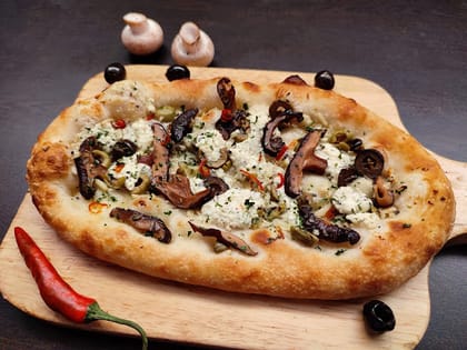 Mixed Mushrooms & Olives Garlic Bread