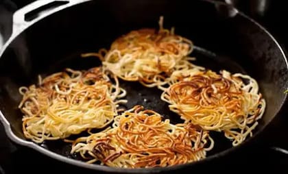 Veg Pan Fried Noodles __ Hot Garlic