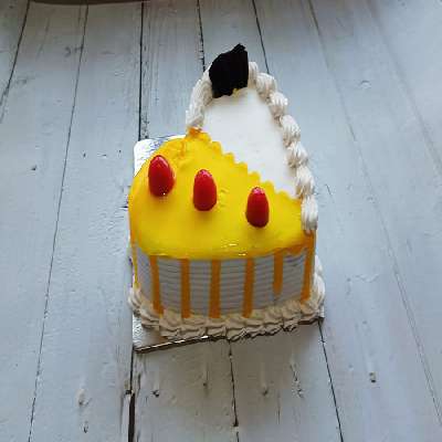 Pineapple Heart Cake Eggless-1 Kg
