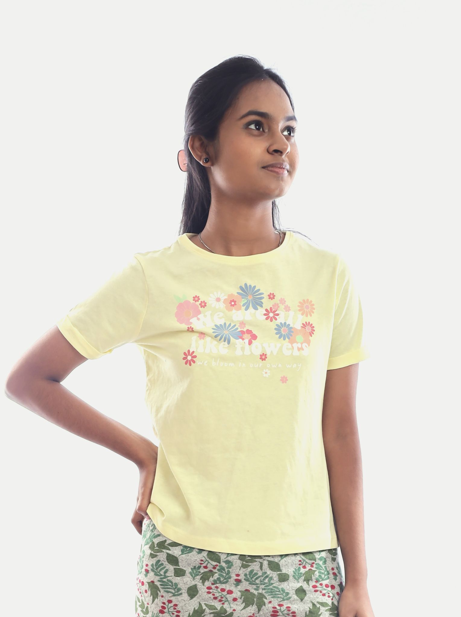 Teen Girls Yellow Printed Crew Neck T-shirt