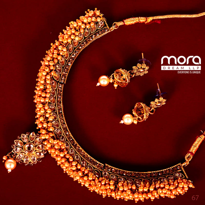 Alter Necklace - Gold main image 0