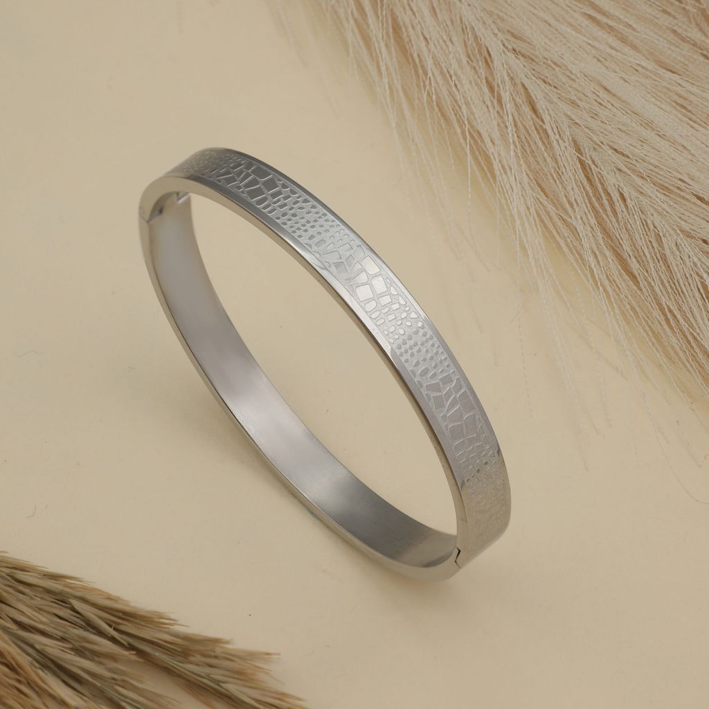 Trendsetter Men's Silver Stainless Steel Bracelet Kada