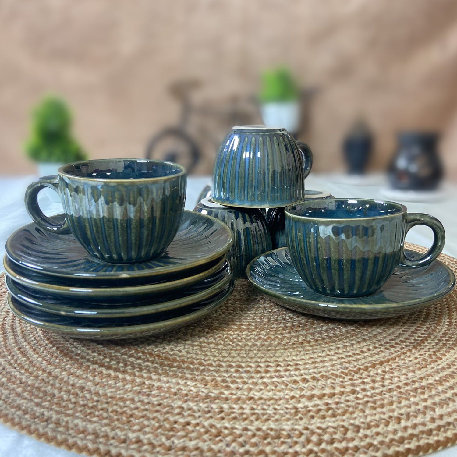 Ceramic Dining Chic Emerald Green Tea cups with Saucers Set of 6