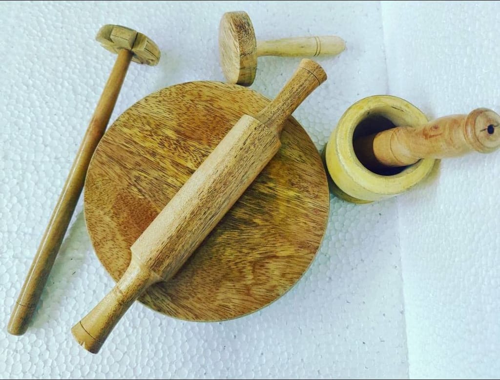 Gayatri handicrafts 5-AH Wooden Chakla Belan, Rai, paratha Shank, mashar, Kitchen Tools (Set of 5) Brown Kitchen Tool Set (Brown, Rolling Pin, Rolling Board, Masher, Blender).