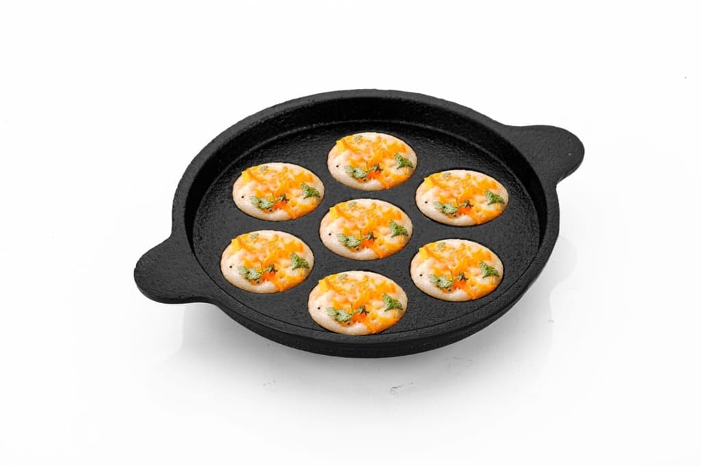 PREETCOOKWARE Cast Iron Paniyaram Appam Pan, Paniyarakkal, Appe ponganalu Pan Chatti Paddu Maker Cast Iron 7 Cavity Induction Base Without Lid