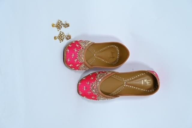 HEER Women's & Girls Handmade Embroiderd Punjabi, Rajasthani Jutti Ethnic Traditional Footwear Pink Color