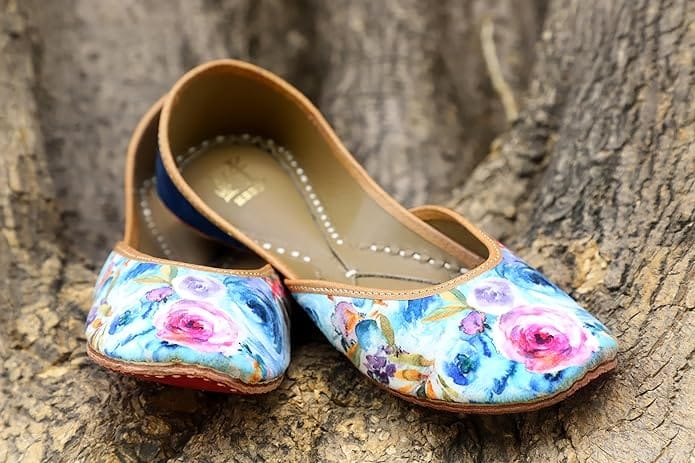 HEER Women's Trendy, Stylish Mojari Jutti with Elegant Hand Embroidery Work