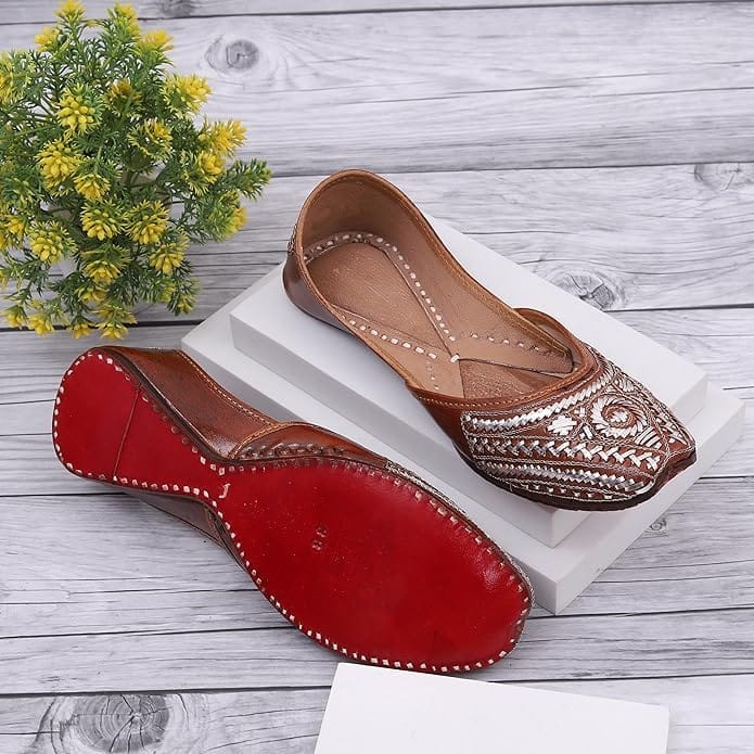 HEER Women's & Girls Handmade Embroiderd Mojari Punjabi Jutti Traditional Footwear Silver Thread