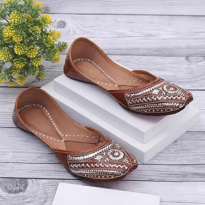 HEER Women's & Girls Handmade Embroiderd Mojari Punjabi Jutti Traditional Footwear Silver Thread