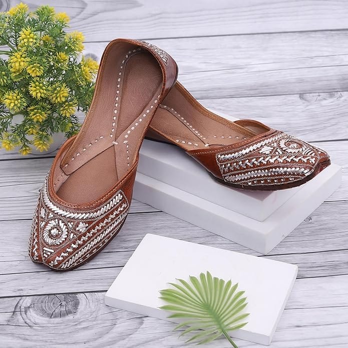 HEER Women's & Girls Handmade Embroiderd Mojari Punjabi Jutti Traditional Footwear Silver Thread