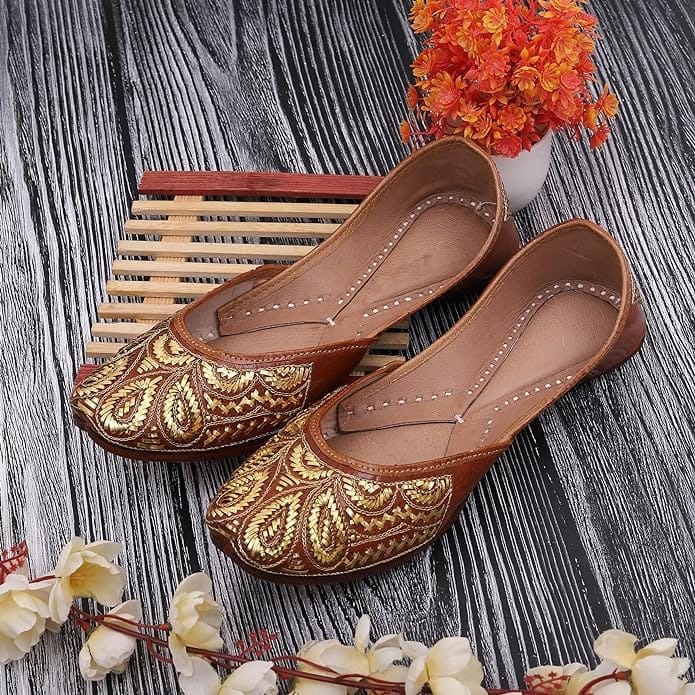 HEER Women's Jutti, Mojari Traditional Handmade Leather Punjabi Jutti | Jaipuri Wedding Bridal Jutti Golden
