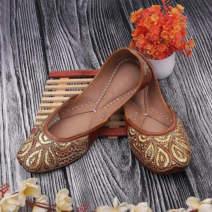 HEER Women's Jutti, Mojari Traditional Handmade Leather Punjabi Jutti | Jaipuri Wedding Bridal Jutti Golden