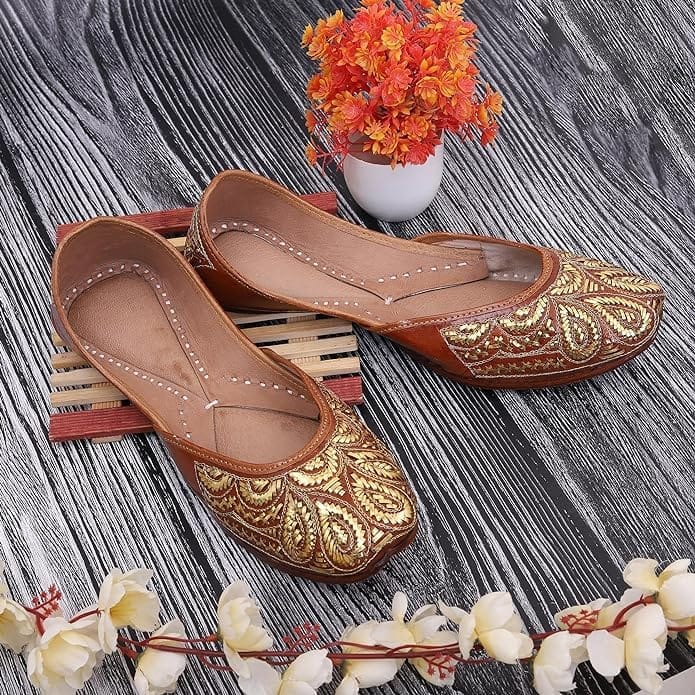 HEER Women's Jutti, Mojari Traditional Handmade Leather Punjabi Jutti | Jaipuri Wedding Bridal Jutti Golden