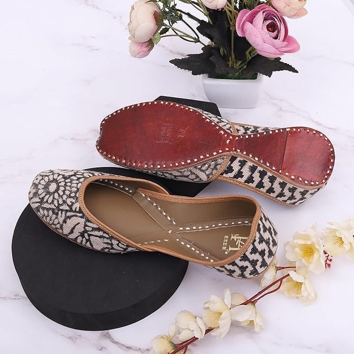 HEER Women's Jutti, Mojari Traditional Punjabi Jutti, Leather Rajasthani Jaipuri Bridal Jutti Black White