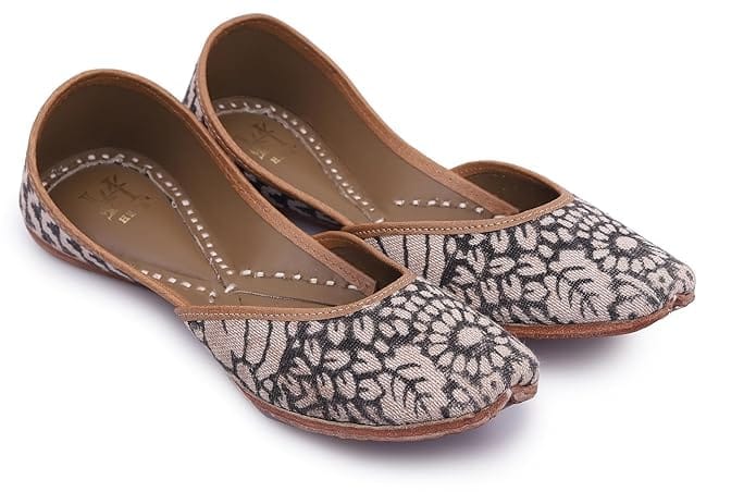 HEER Women's Jutti, Mojari Traditional Punjabi Jutti, Leather Rajasthani Jaipuri Bridal Jutti Black White