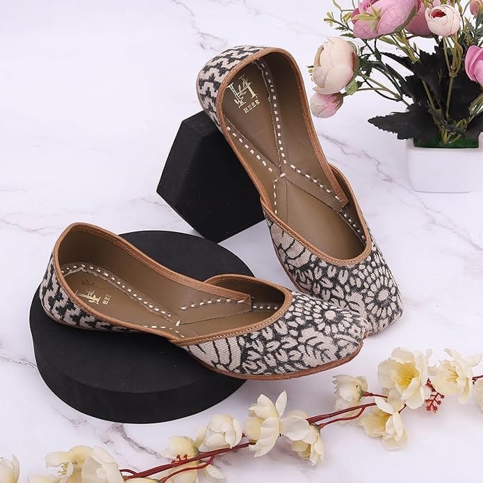 HEER Women's Jutti, Mojari Traditional Punjabi Jutti, Leather Rajasthani Jaipuri Bridal Jutti Black White