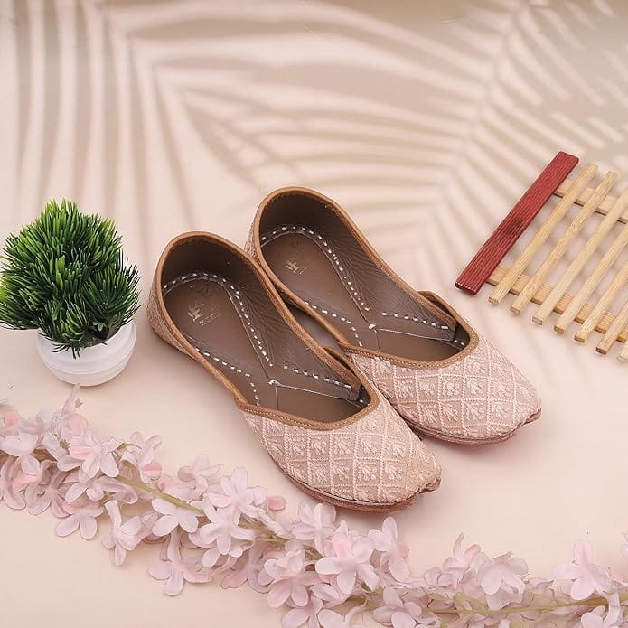 HEER Women's Traditional Embroidered Rajasthani Juti | Handmade Latest Stylish Mojari Punjabi Jutti Peach Pair
