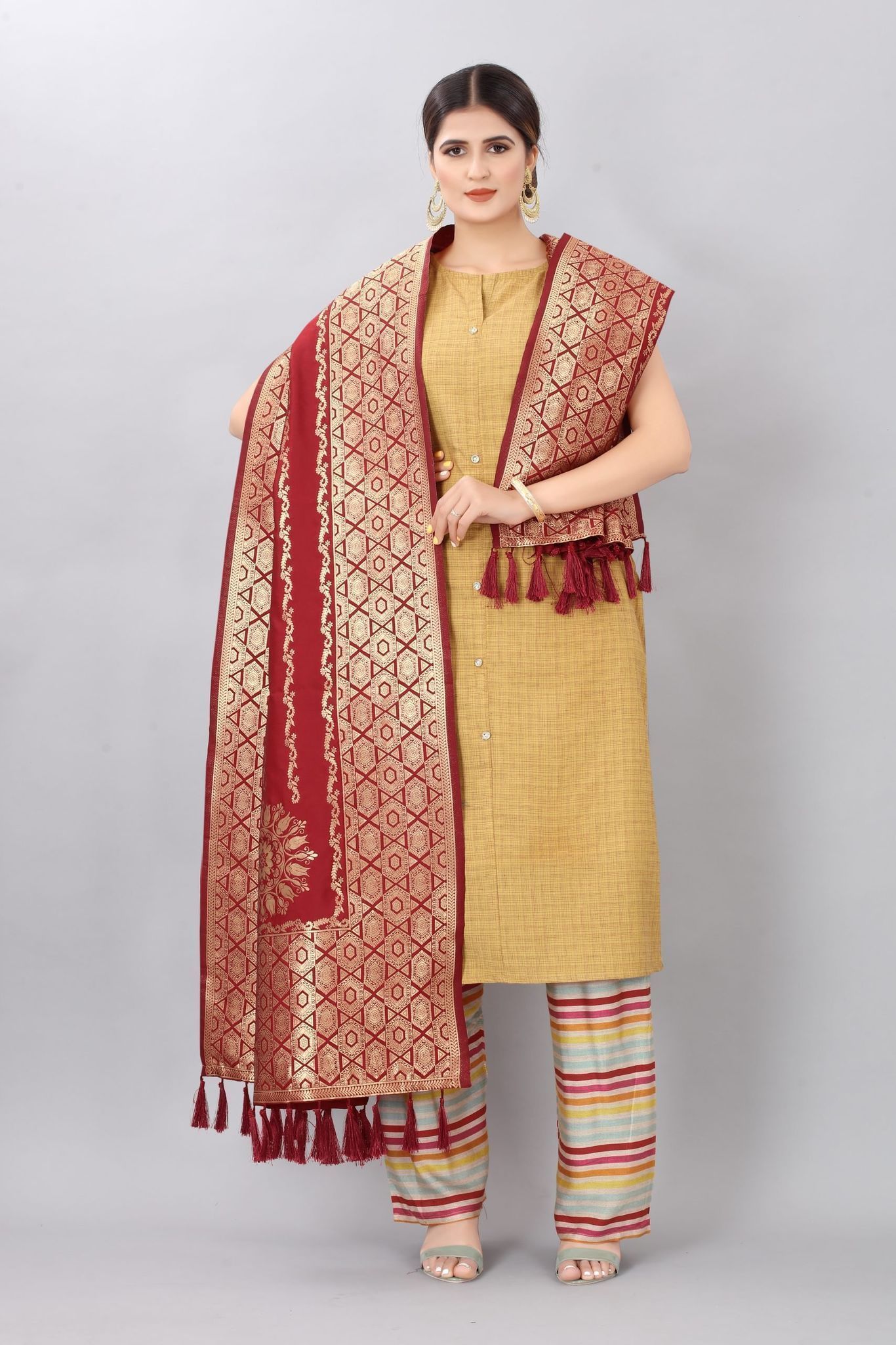 Women Red &amp; Gold Toned Jacquared Banarasi Dupatta