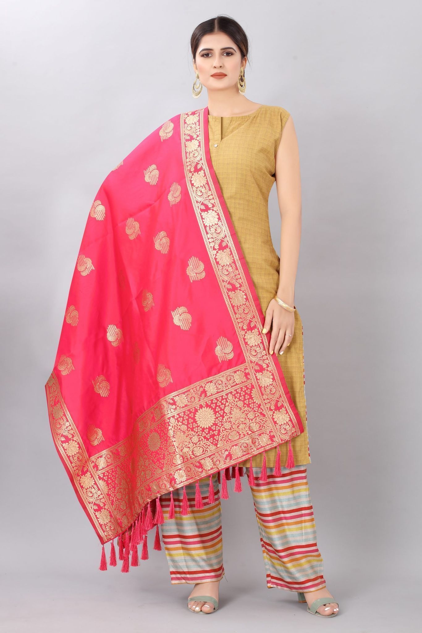 Women Pink &amp; Gold Coloured Jacquared Banarasi Dupatta