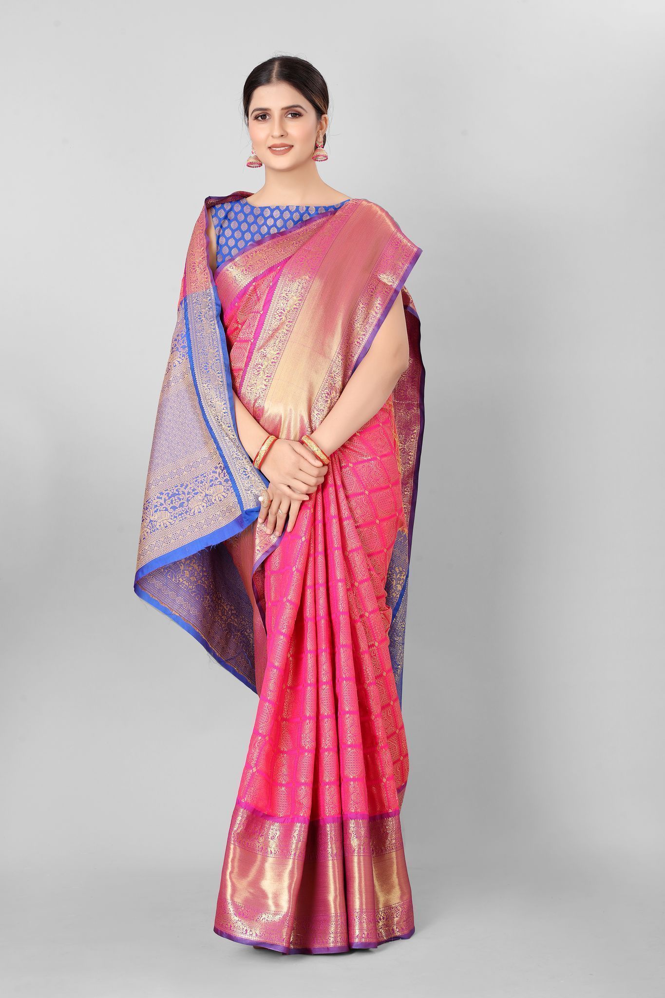 Women Heavy Border Checks Weaving Work Saree With Rich Pallu