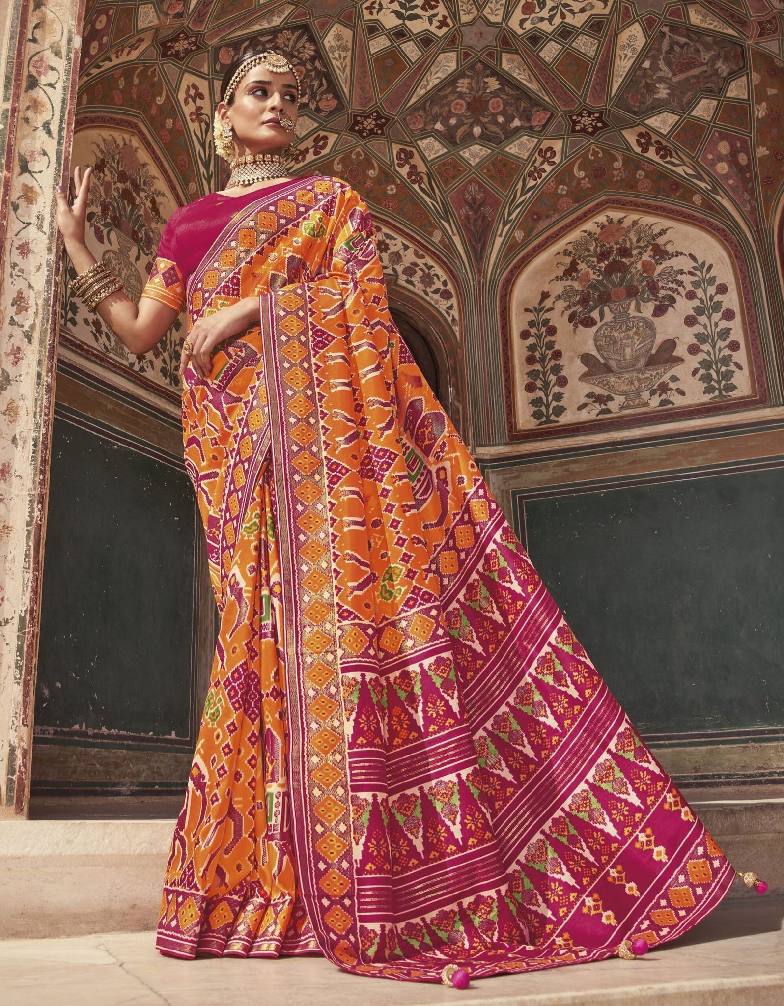 Vipul Multicolor Patola Special SILK SAREES With Value Addition On Pallu Also And Pink Fancy Print Blouse Material.