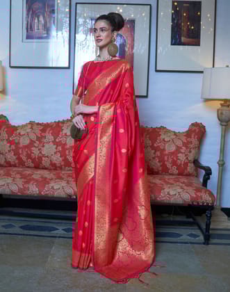 Pink Color Weaving Kanjeevaram Silk Saree With Tassal Pallu And Blouse Piece