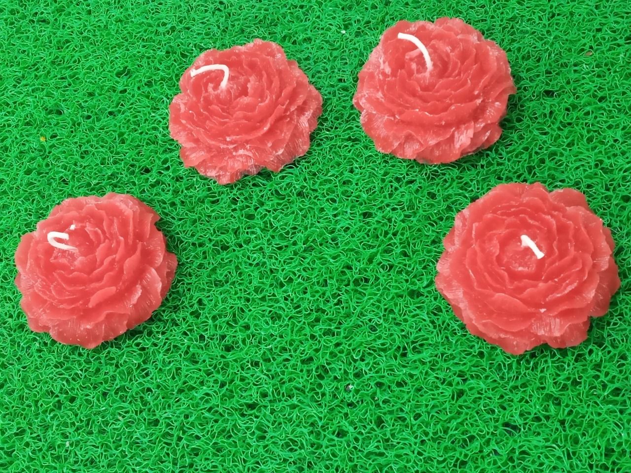 4 pcs Unscented Red Floating Rose Petals Flower Candle, Hand Poured Paraffin Wax
