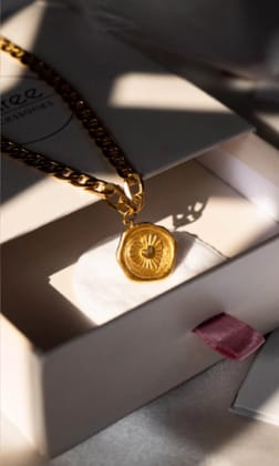 Mia Neckpiece
