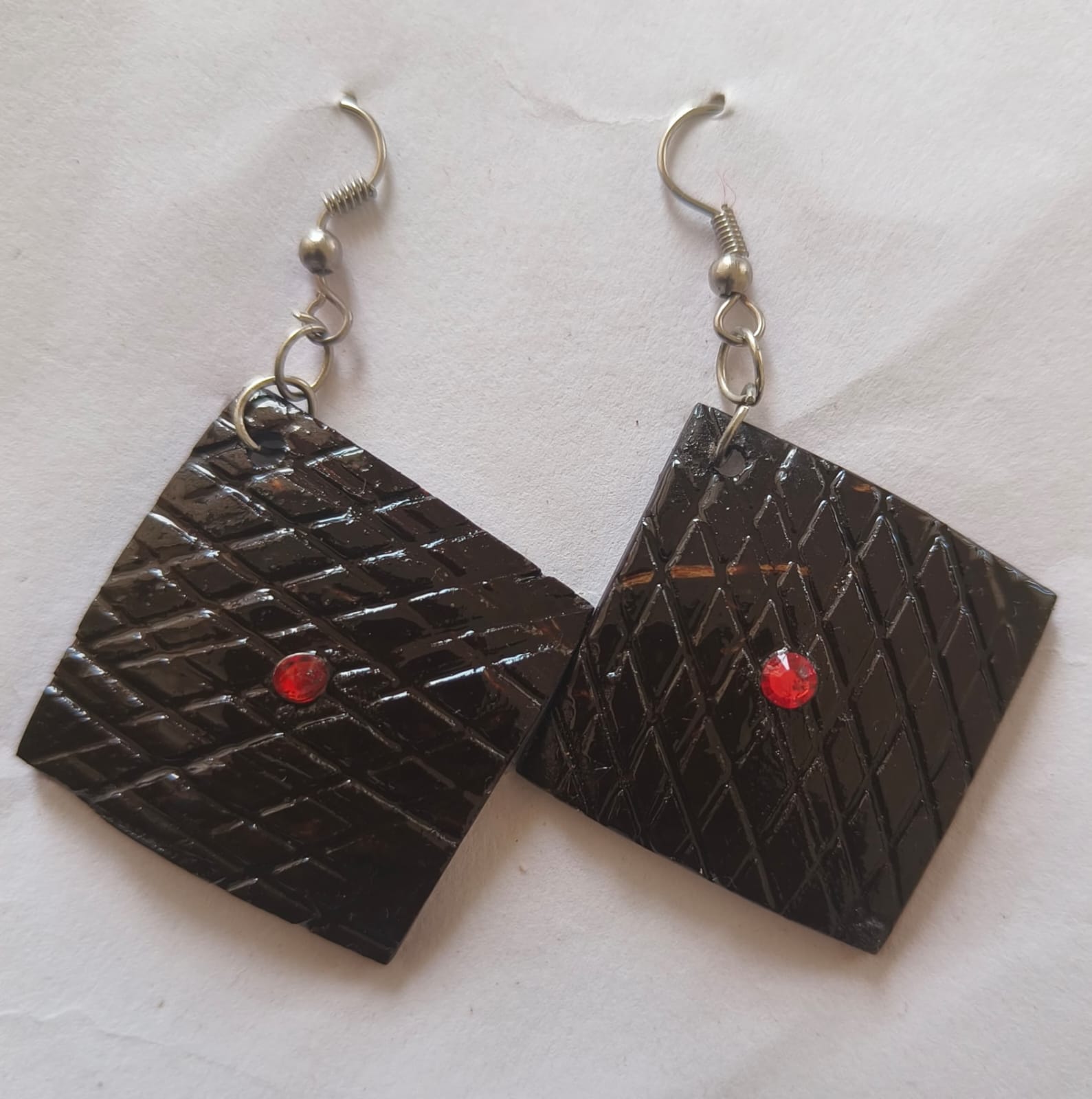 HANDICRAFTED COCONUT SHELL EARING