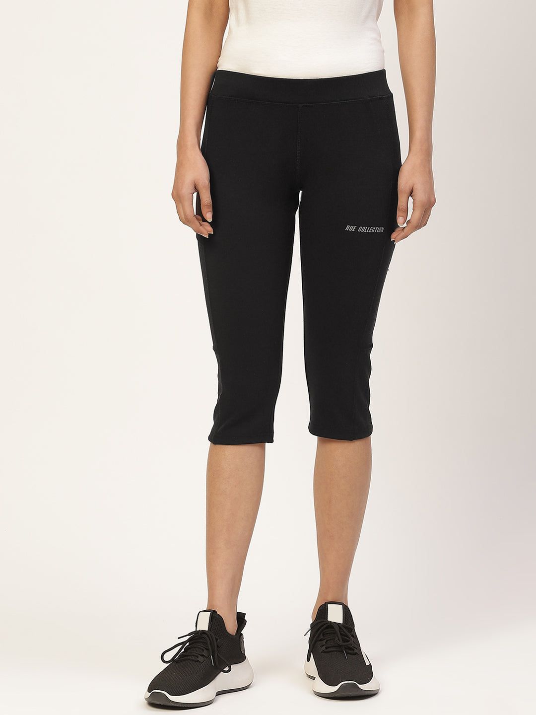 Women Black Solid Three-Fourth Length Skinny Fit Jeggings
