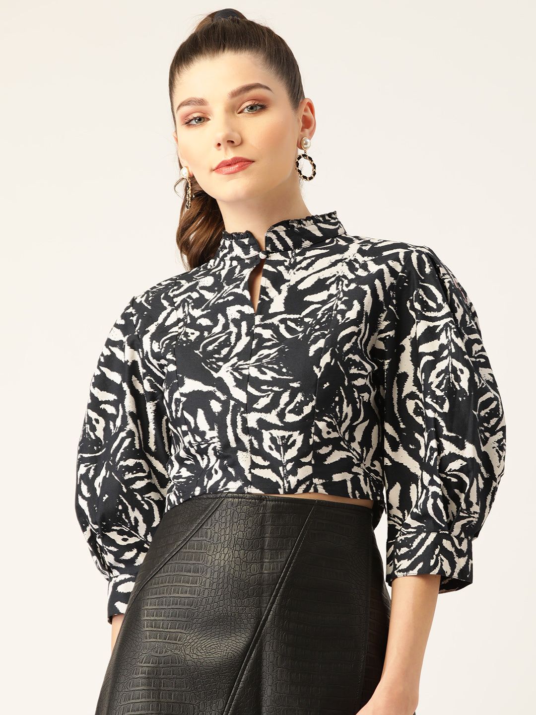 Women Black & Beige Printed Keyhole Neck Crop Top