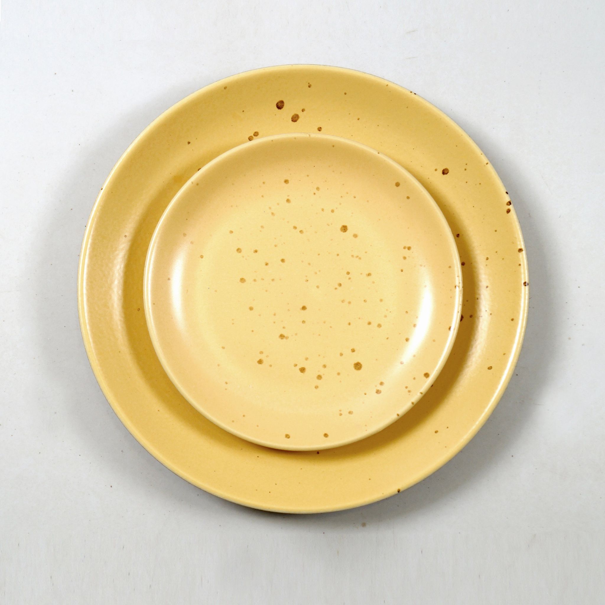 OONA FCLL HANDMADE CERAMIC DINNER PLATE YELLOW P 1016