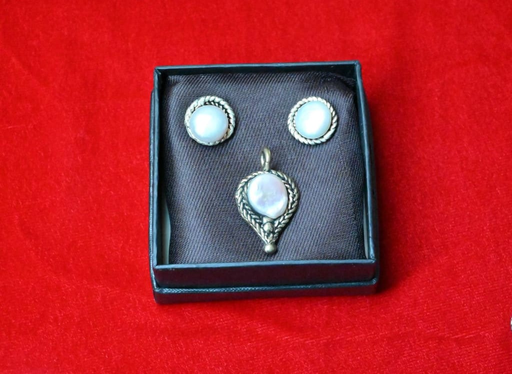 Pearl Pendent with earings