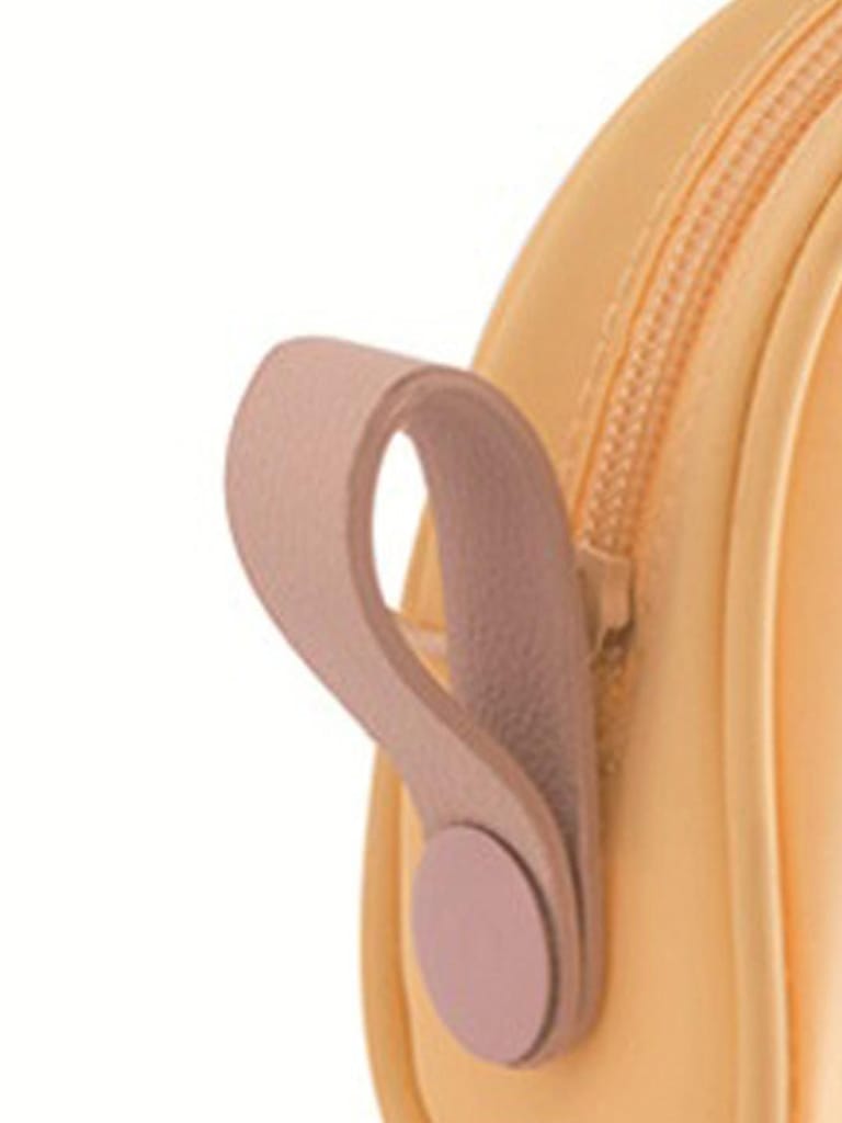Market99 D Shaped Plastic Travel Pouch