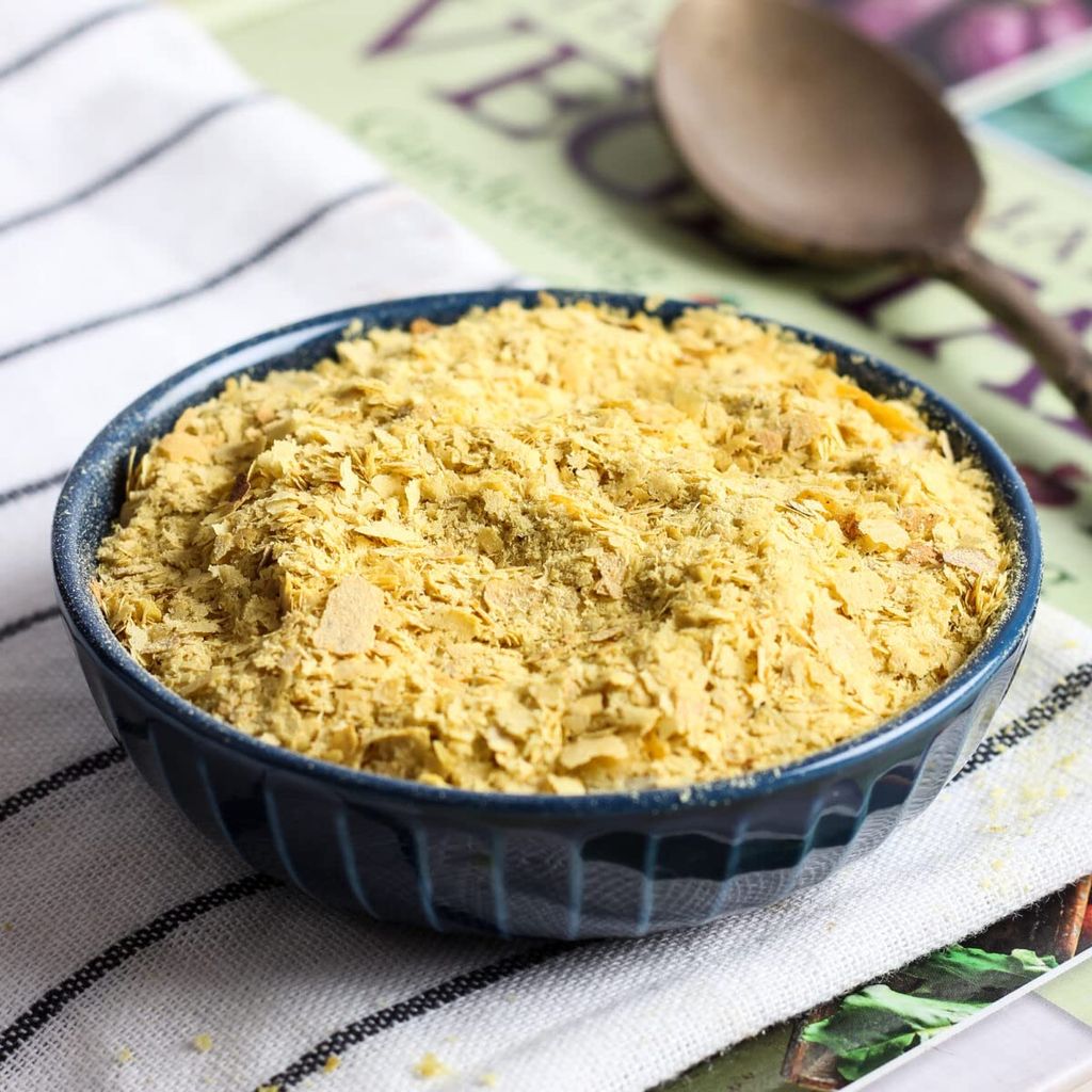 Urban Platter Nutritional Yeast Flakes, 100g [Good Source of B-Vitamins| Gluten Free| Nutty and Cheesy Tasting Nooch | Perfect for Vegetarians | Seasoning]