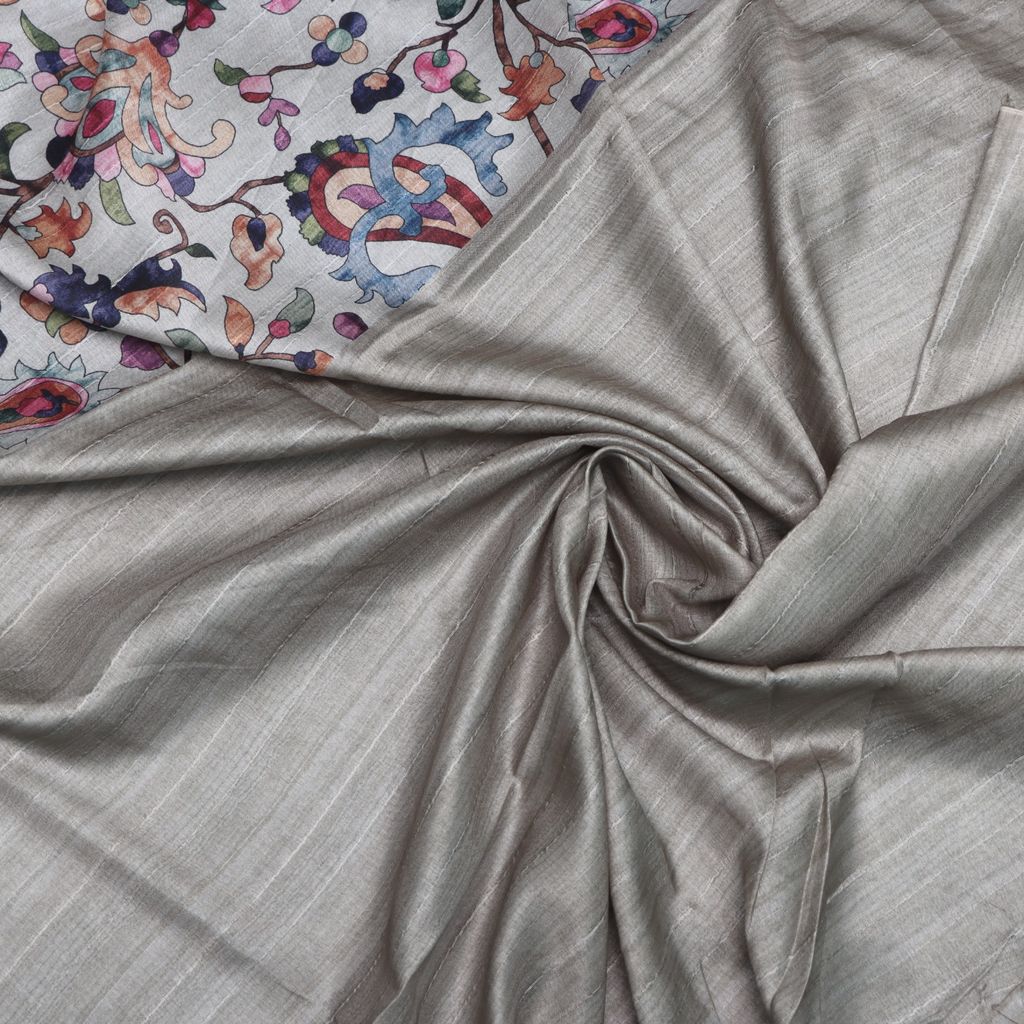  Elegant Floral Print Scarf with Embroidered Border