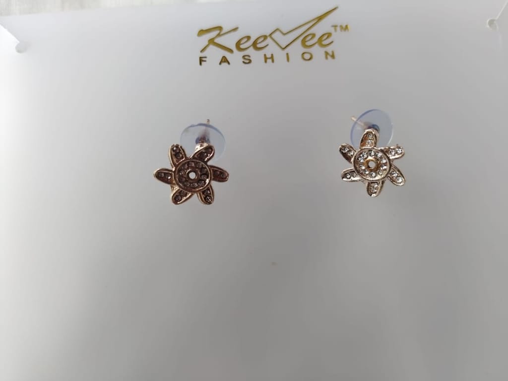  Two-tone floral necklace and earring set