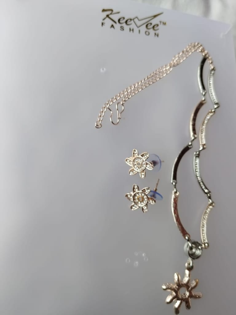  Two-tone floral necklace and earring set