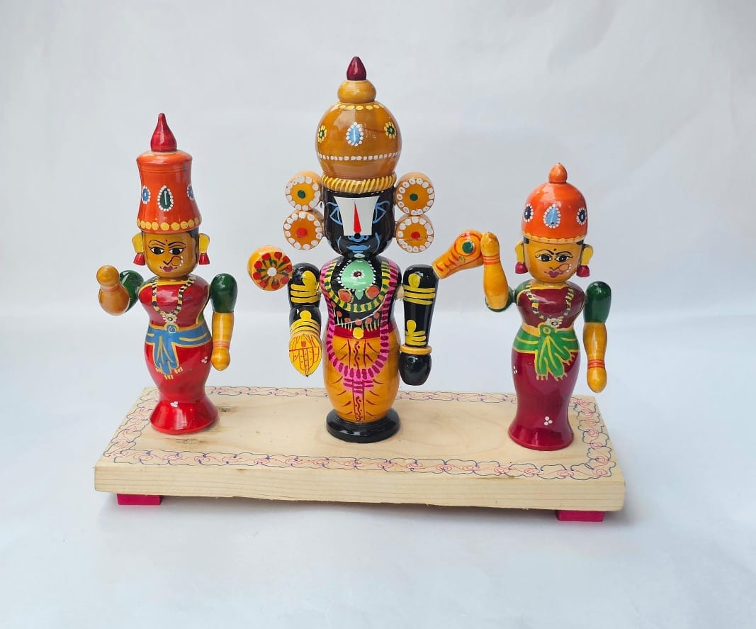 Wooden Lord Vishnu Lakshmi And Balaji Statue