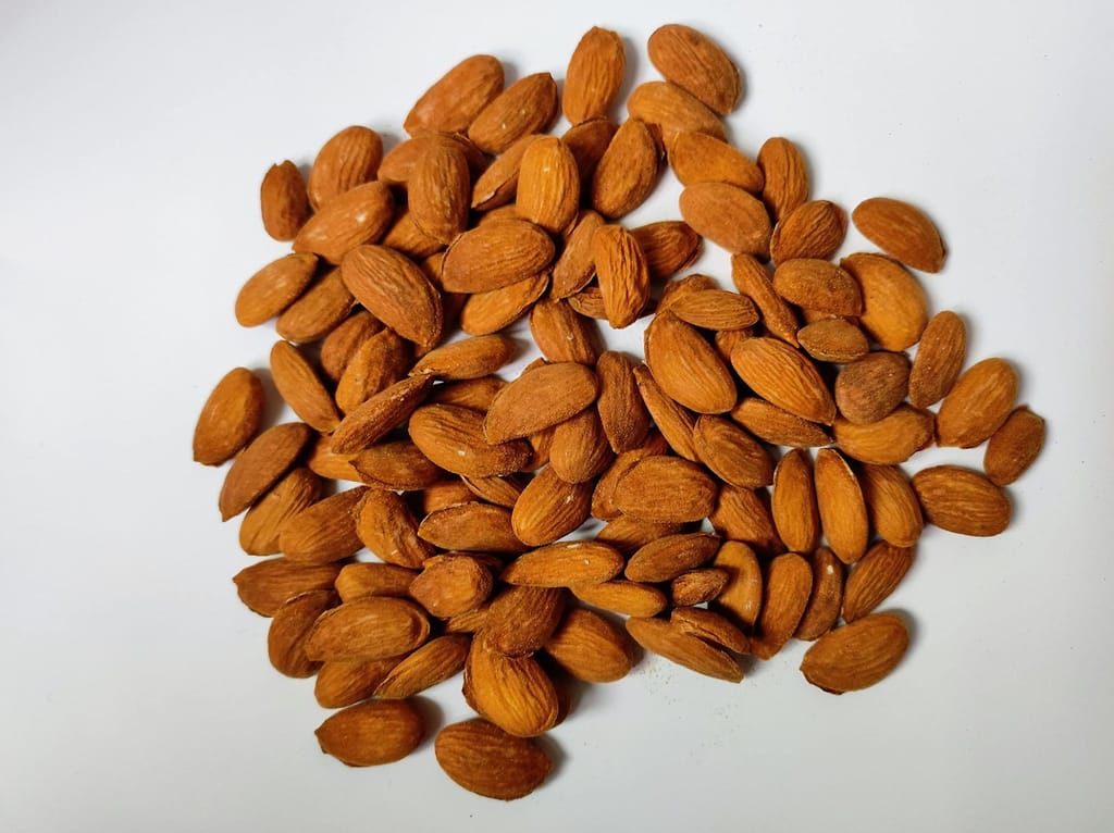 Snow Hills Kashmir Premium Mamra Almonds Giri - 2kg | 100% Pure, Organically Cultivated | High Oil Content, Rich in Antioxidants | Boost Brain Power and Stamina | Easy to Incorporate in Recipes and Snacks