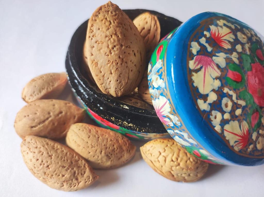 Snow Hills Kashmir Premium Mamra Almonds-500G|100% Pure Almonds With Hard Shell|Organically Cultivated|High Oil Content,Rich In Antioxidants|Enhances Brain Power&Stamina|With Shell,Crack&Enjoy,Dried