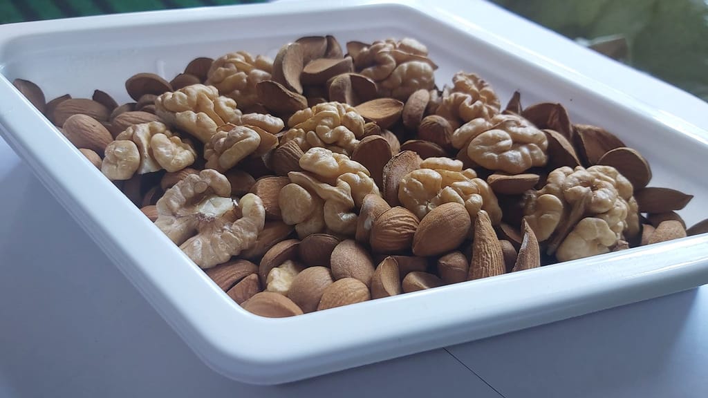 Kashmiri mixed almonds and walnut kernels (mamra giri & ahkrot giri)