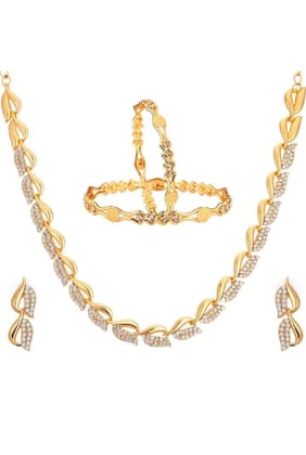 Gold-plated leaf design necklace set with earrings and bangles Gold-plated leaf design necklace set with earrings and bangles