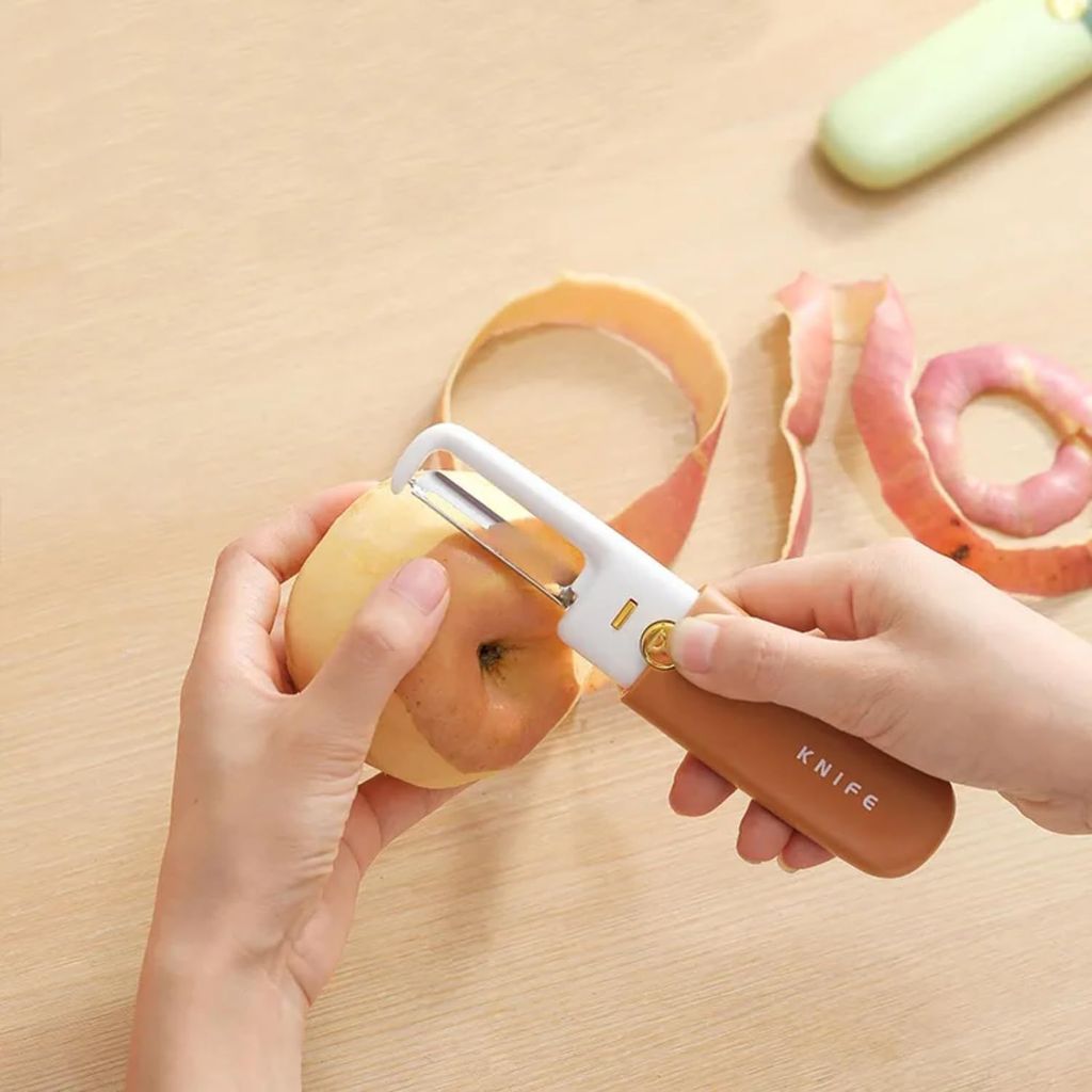 KIT & CO Multifunctional 2 in 1 Stainless Steel Fruit Knife Peeler, Fruit and Vegetable Peeler Dual-Use Knife, Outdoor Kitchen Tools Portable Peeling Fruit Peeler (Multicoloured, Medium)